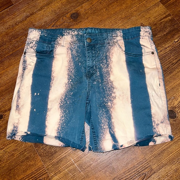 ⭐️Sonoma Blue & Cream Striped Distressed Denim Shorts Upcycled Size 14 - Picture 2 of 15